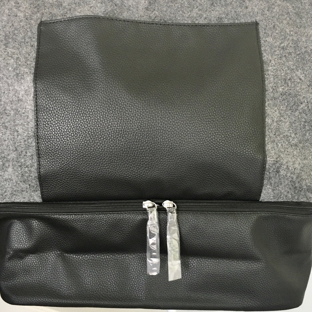 DSW Tote - Picture 5 of 10